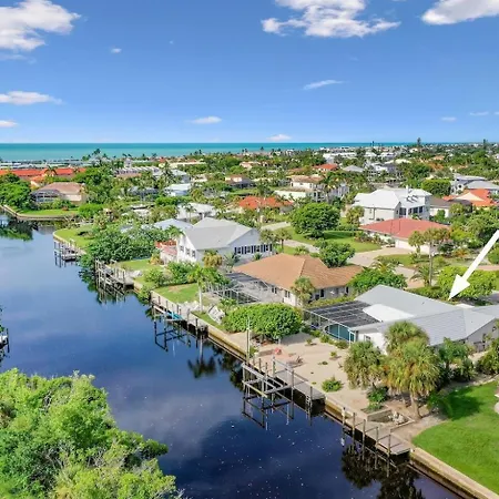 Villa Coastal Charm